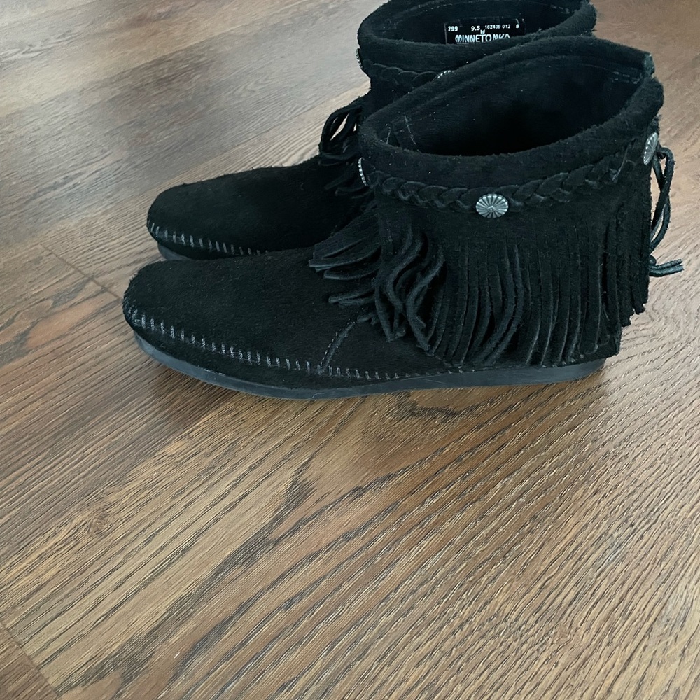 Minnetonka High Top Back-Zip Black Fringe Moccasin Boots - Picture 3 of 6